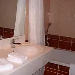 فندق Domaine Du Pont De L'eyre 3*