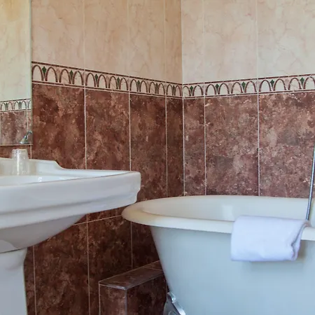 Hotel Domaine Du Pont De L'eyre 3*