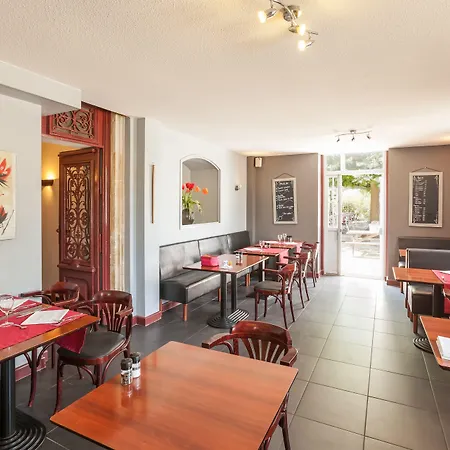 Hotel Domaine Du Pont De L'eyre 3*