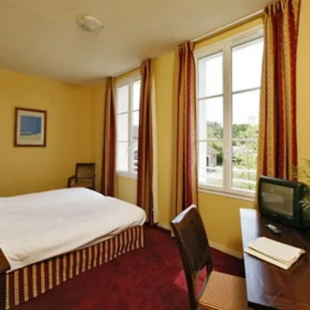 Hotel Domaine Du Pont De L'eyre 3*